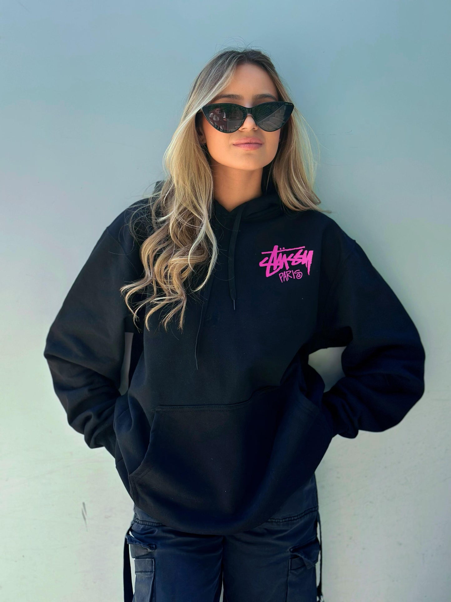 Polerón Stussy Negro c/ Fucsia