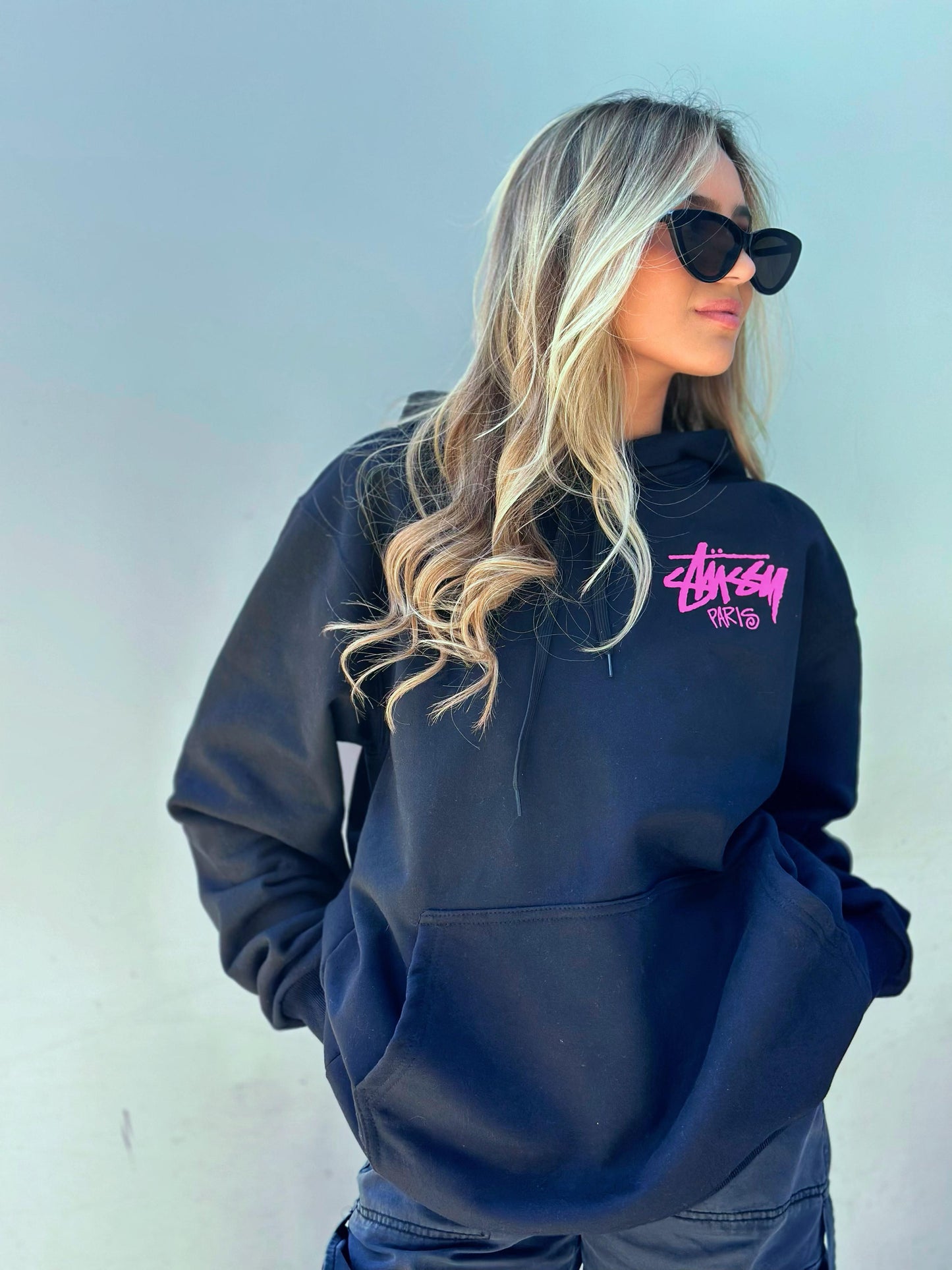 Polerón Stussy Negro c/ Fucsia