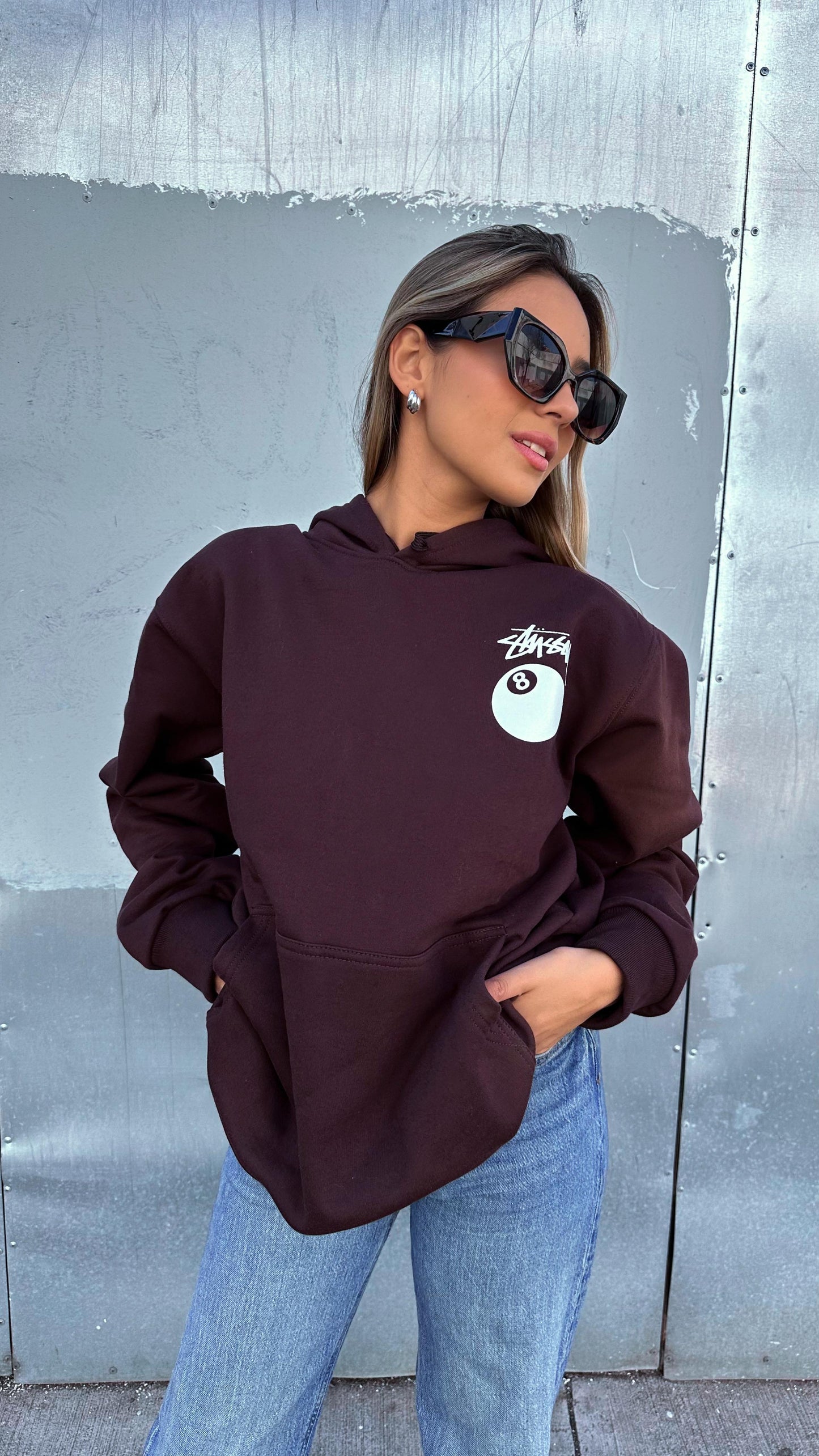 Poleron Oversize "Stussy" Bola 8 café chocolate