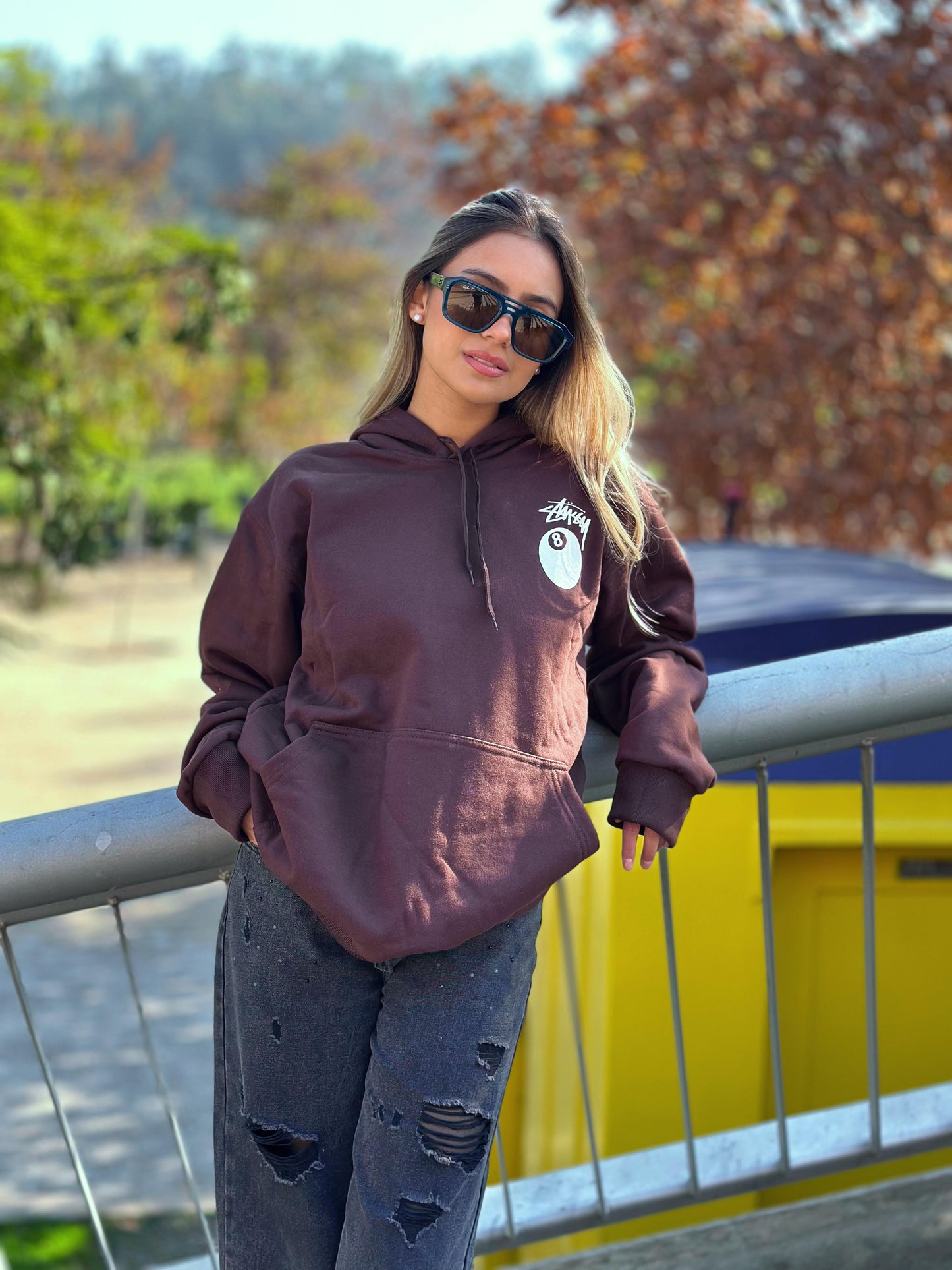 Poleron Oversize "Stussy" Bola 8 café chocolate