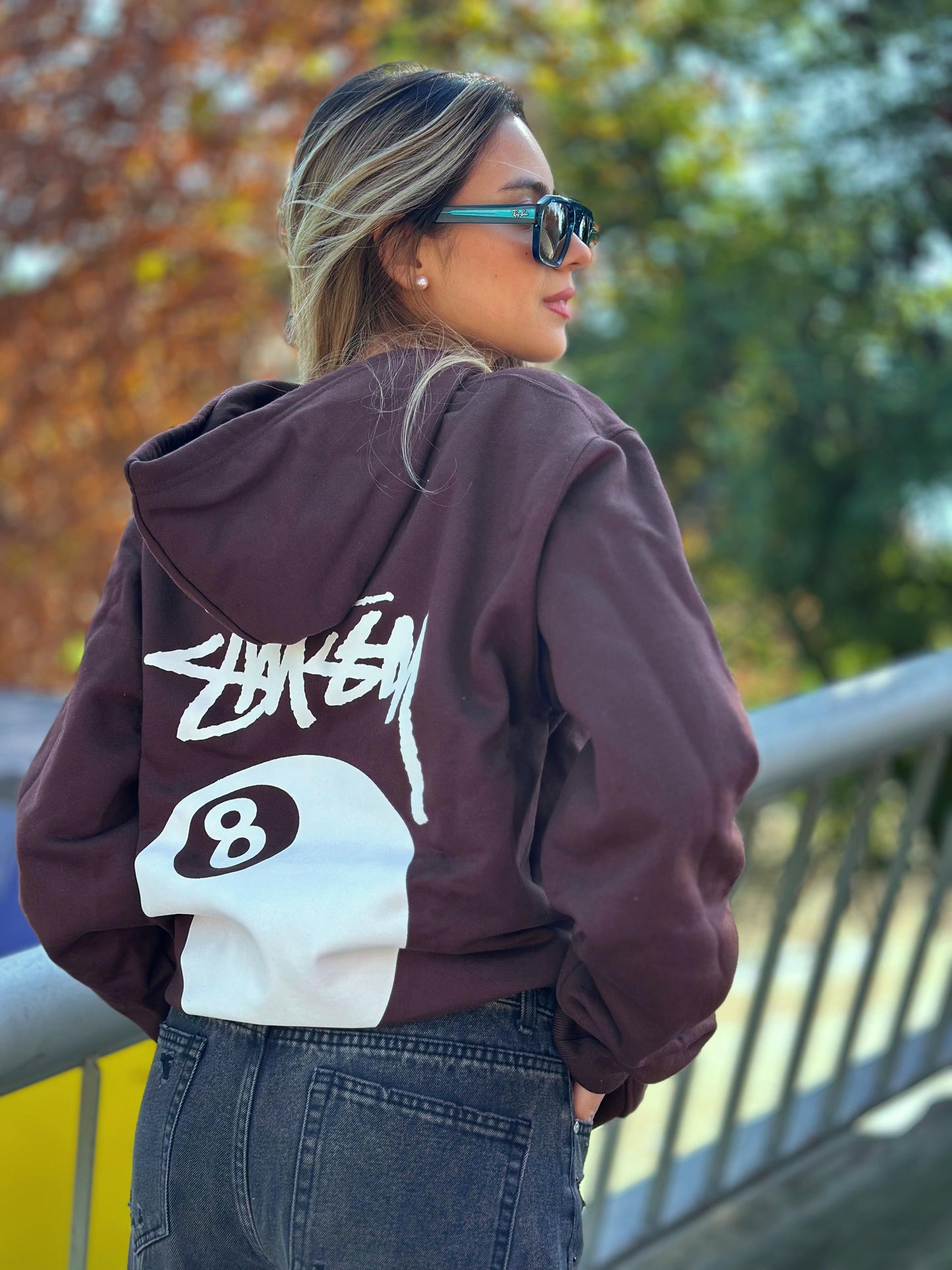 Poleron Oversize "Stussy" Bola 8 café chocolate